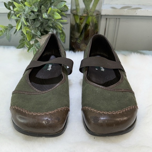 Earth Shoes Mary Jane style Slip On - Picture 2 of 8